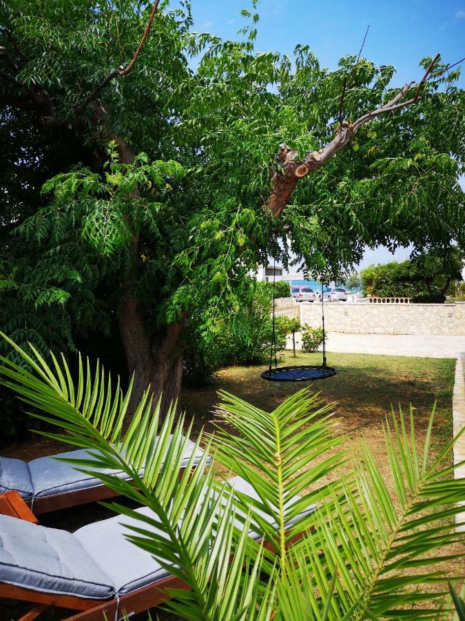 Holiday House Tara Villa Vir Exterior photo