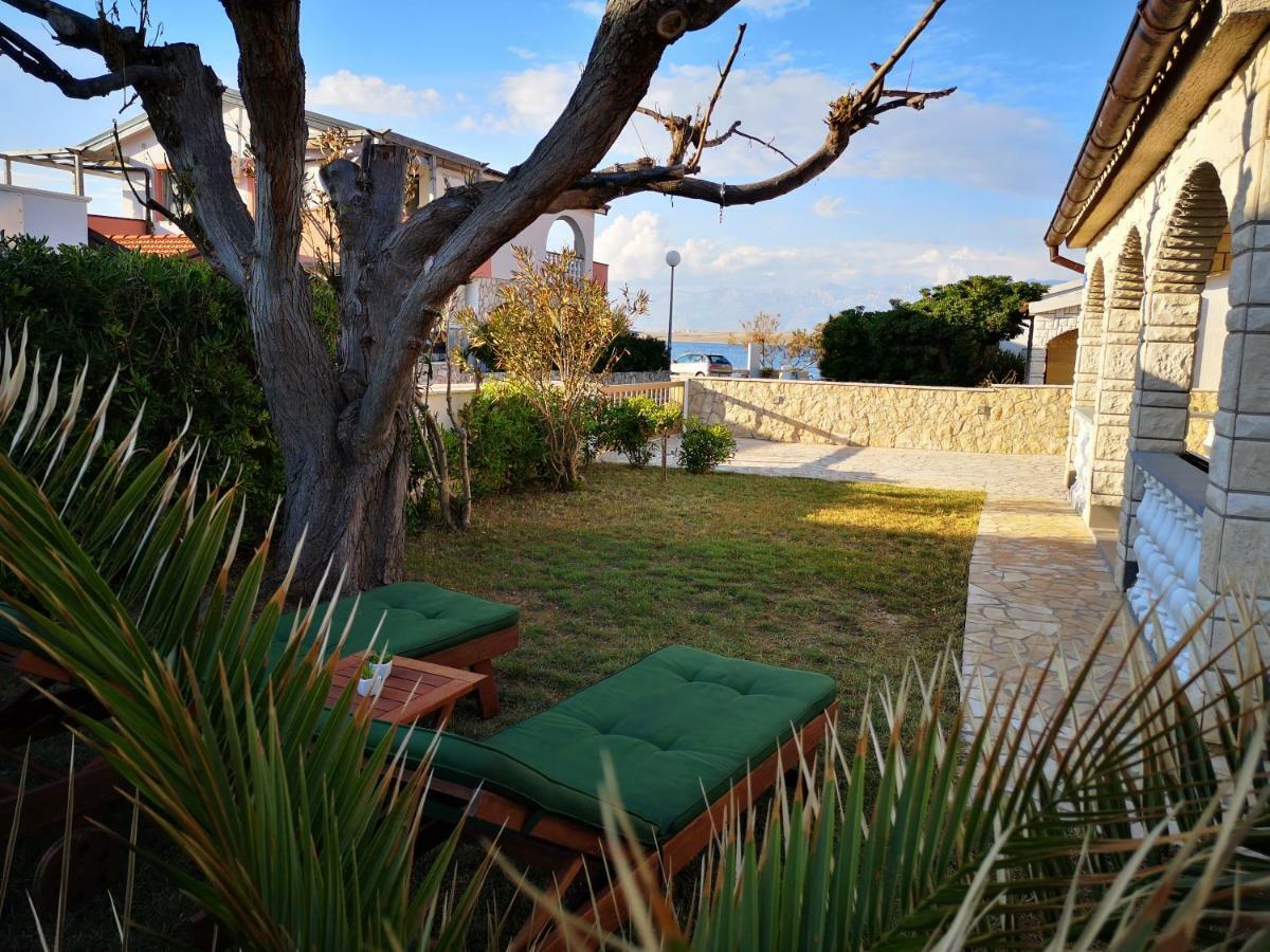 Holiday House Tara Villa Vir Exterior photo